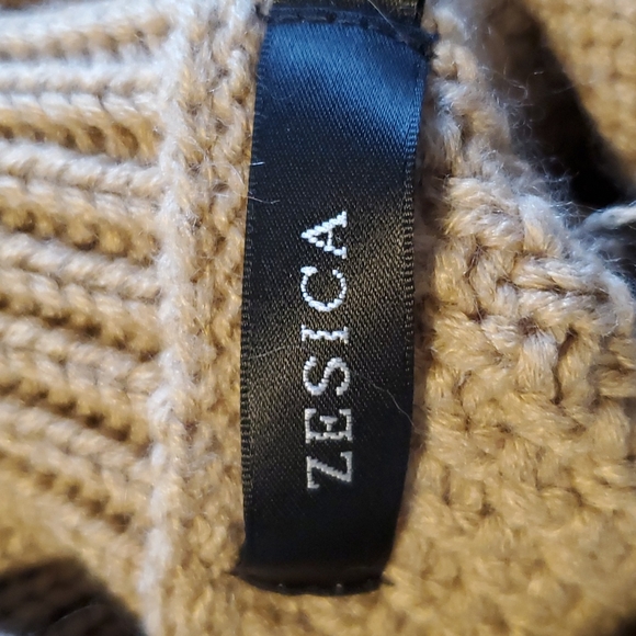 Sweater - Picture 8 of 9